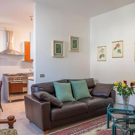 Le Rose Apartment Venegono Superiore ภายนอก รูปภาพ