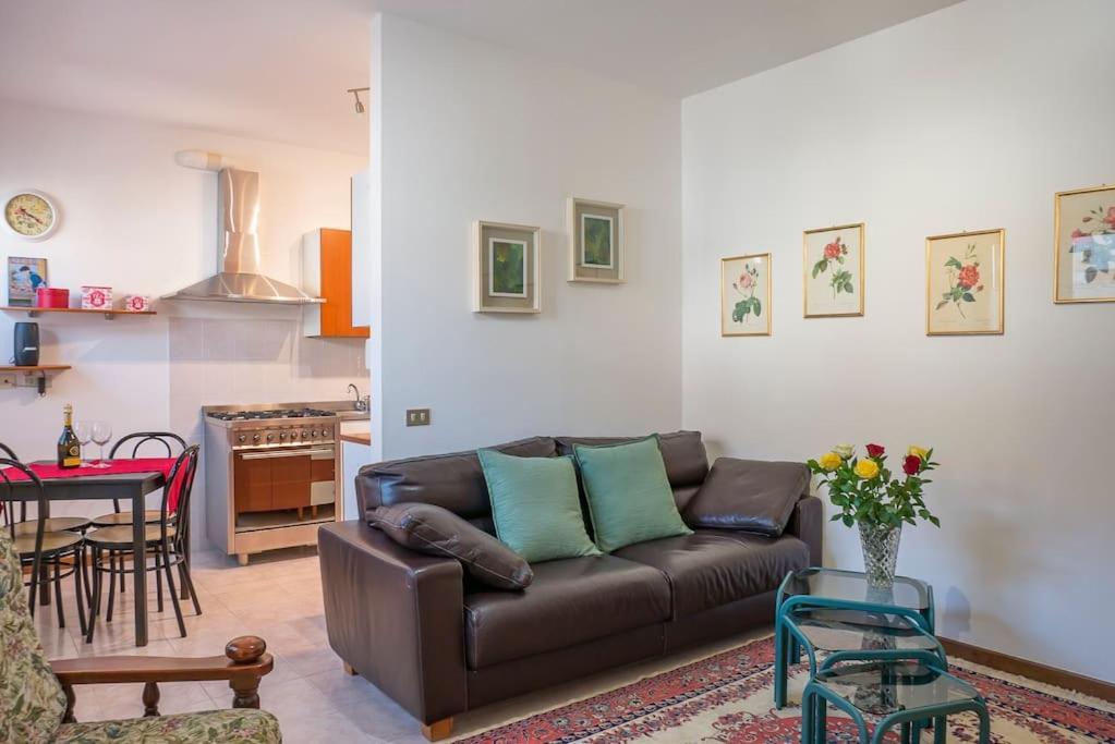 Le Rose Apartment Venegono Superiore ภายนอก รูปภาพ