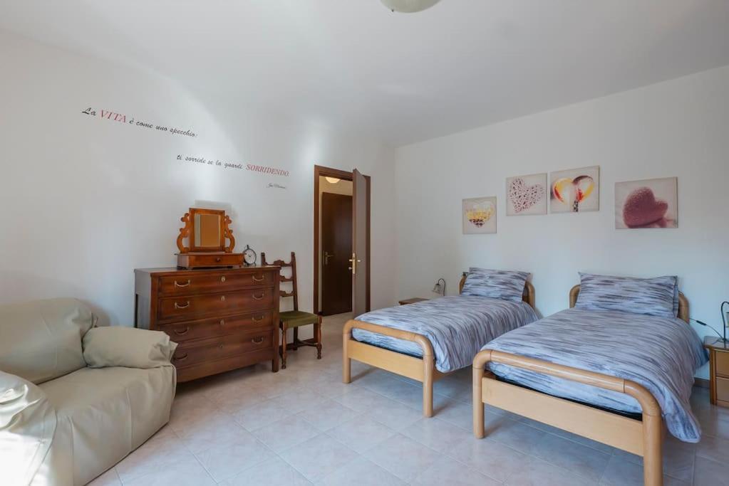 Le Rose Apartment Venegono Superiore ภายนอก รูปภาพ