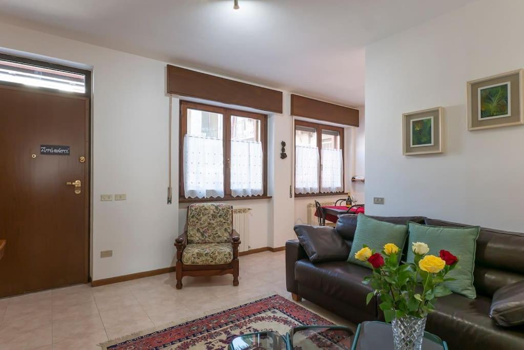 Le Rose Apartment Venegono Superiore ภายนอก รูปภาพ